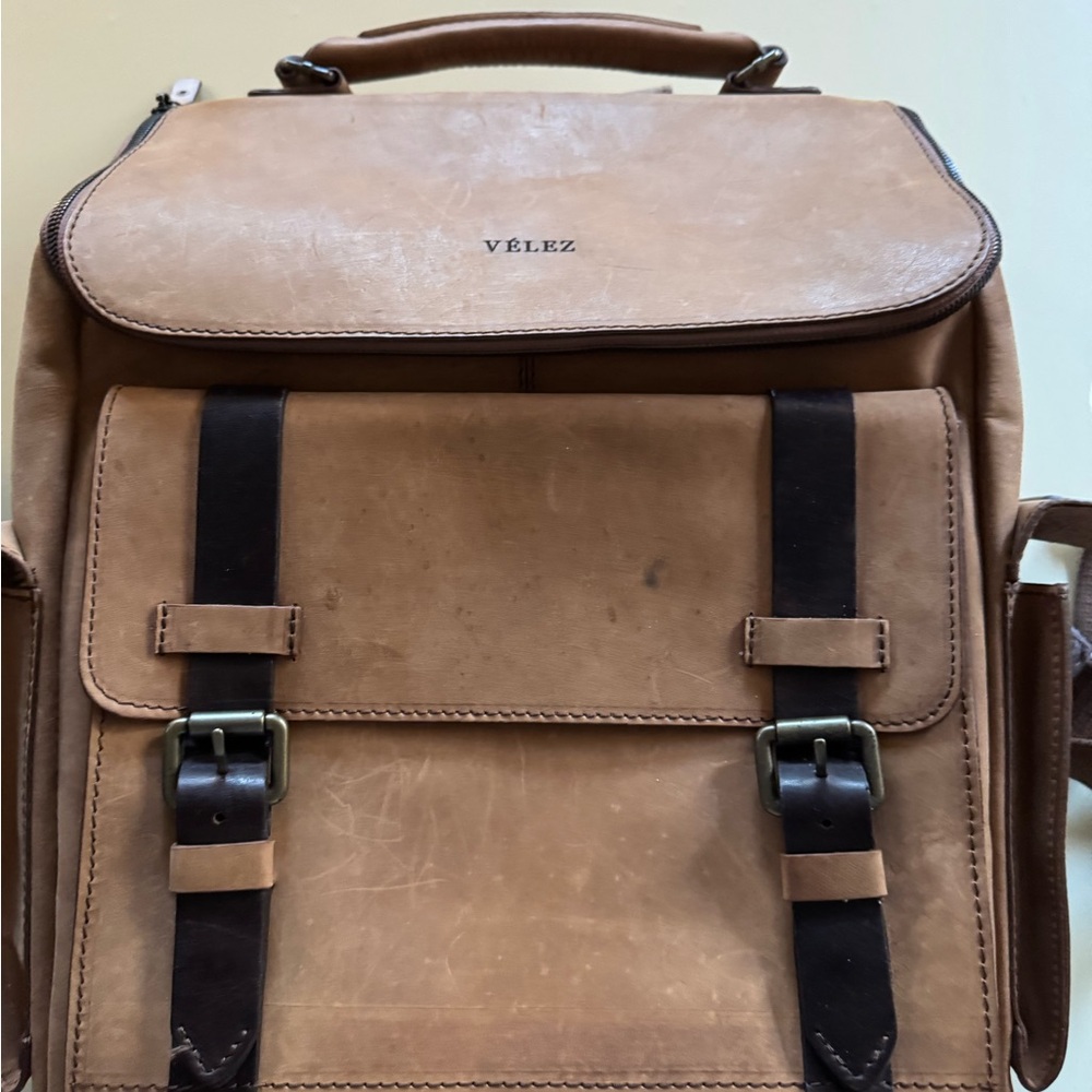 Sleek Brown Leather Backpack with Adjustable Straps